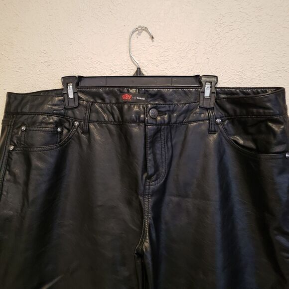 Torrid Rebel Wilson 20 Plus Pants Black Faux Vegan Leather Ankle Zip Skinny - Picture 3 of 9